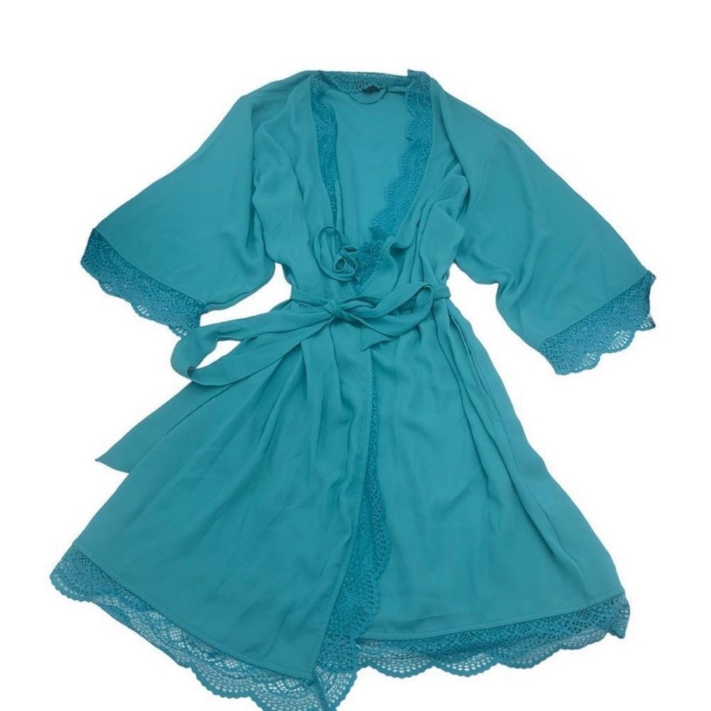 Women’s lightweight robe